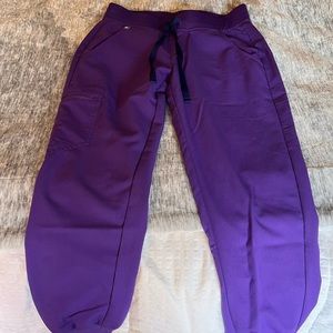 Zamora™ Jogger Scrub Pants in Digital Grape Size S Petite
